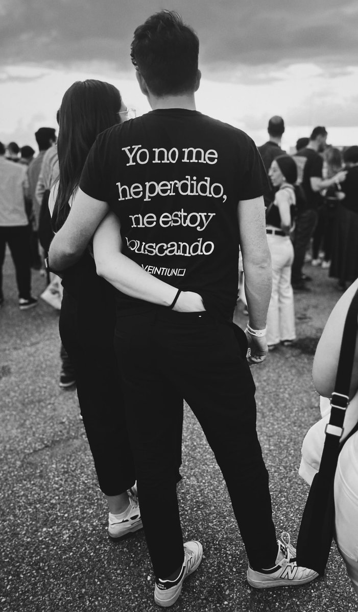 inmeta's tweet photo. Me pasó algo parecido ayer en @ToledoBeatFest @veintiuno_music 
Tuve que capturar el momento, a veces hay que creer en el amor 🥲✨ https://t.co/IEhVnv5rZQ