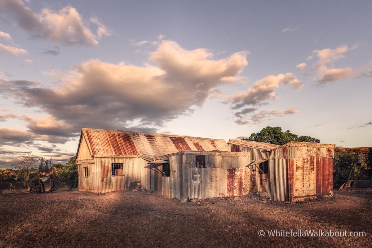 wfwalkabout's tweet photo. Residence of the Butler Family

Old gold-mining town of Ravenswood, Queensland. Still a 2 pub town … down from around 48. https://t.co/0hbcH1Chb8