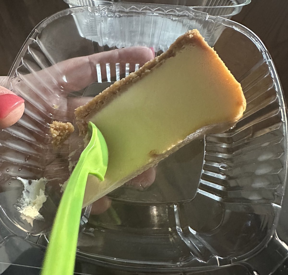 thesparklydream's tweet photo. The crust tastes like... like a wet dog smells or something? Idfk... 🤮
#sundayshit #canIgetawin #ilovedogs #blah https://t.co/UsPINpGCDs