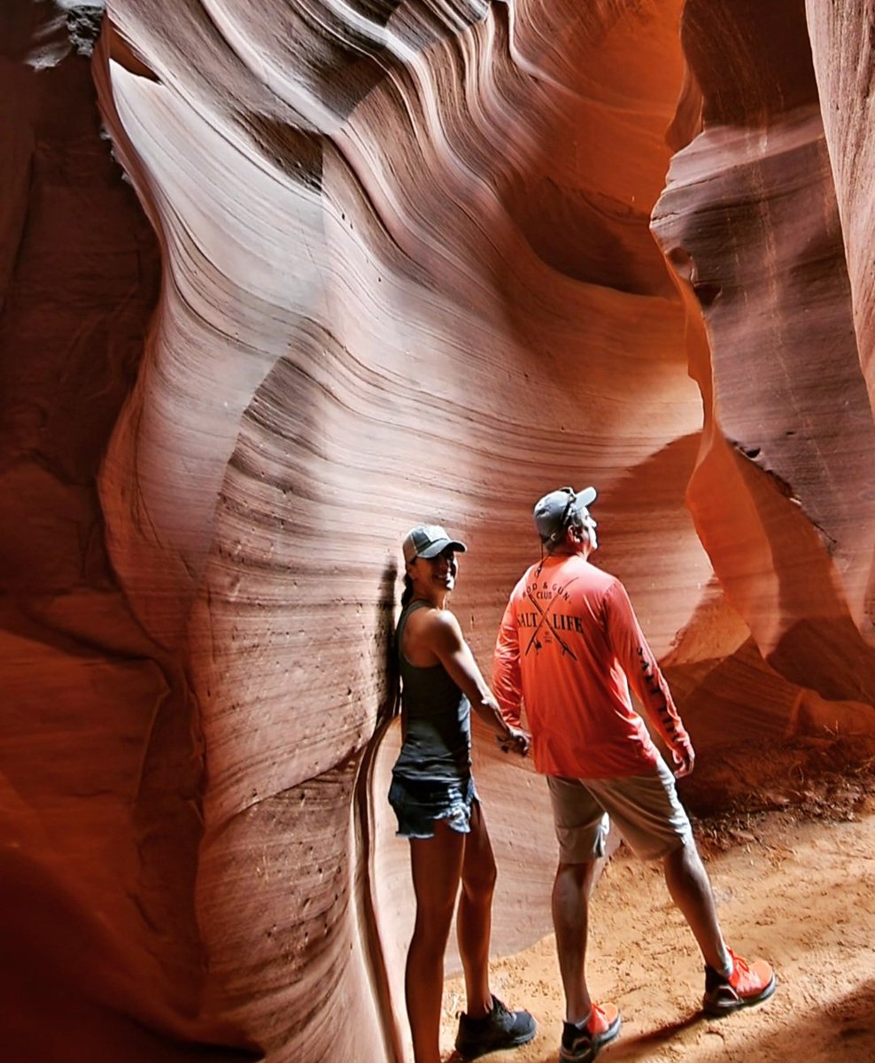 Upper and lower Antelope Canyons are so majestically different. I recommend doing both tours with your favorite date. Like I did with mine. ❤️ @EyeofDelray