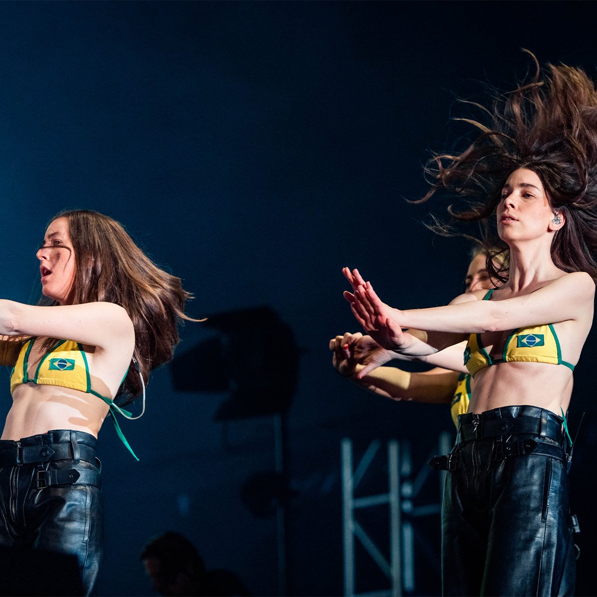 As anjas do <a href="/HAIMtheband/">HAIM</a> entregaram tuuuudo no show em São Paulo e ainda cantaram "Ilariê"! 

Ícones ✨ #MITA #MusicIsTheAnswer
