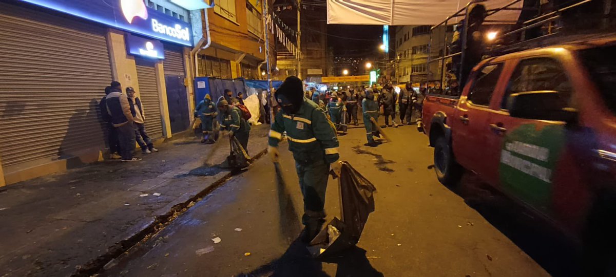LaPazAlcaldia's tweet photo. #GranPoder2023 | A la conclusión de la entrada del #GranPoder, #LaPazLimpia recogió 30,88 toneladas de residuos sólidos y también se lavó la vía pública.
#LaPazEnPaz
#LaPazEnMovimiento https://t.co/nZjEvIf7Wz