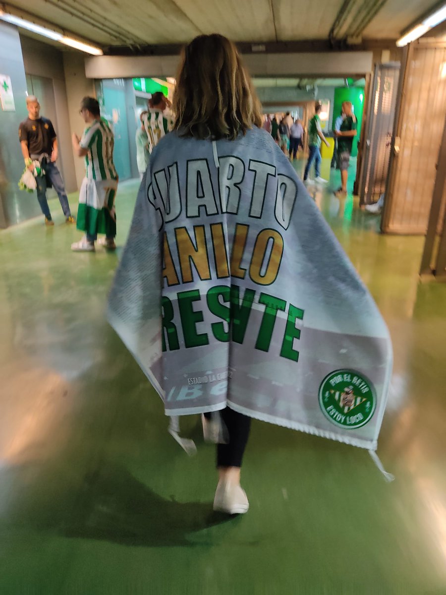 seroc75's tweet photo. Aquellos que disfrutaron de tu fútbol y que hoy habitan el Cuarto Anillo también han estado presentes para despedirte.
Por ellos!
#CuartoAnilloPresente
#Joaking https://t.co/Krd9jViV4R