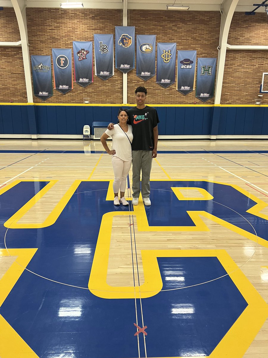 JeremyJauregui's tweet photo. Caedin Hamilton on his visit to UC Riverside! They were the first team to offer Caedin in April and Coach Magpayo was the Big West Coach of the Year this season! Thank you to the UC Riverside staff for a great visit!

@CaedinHamilton | @BTIHoops 
@PRO16League | @UCRMBB https://t.co/2lh1XeB2HK