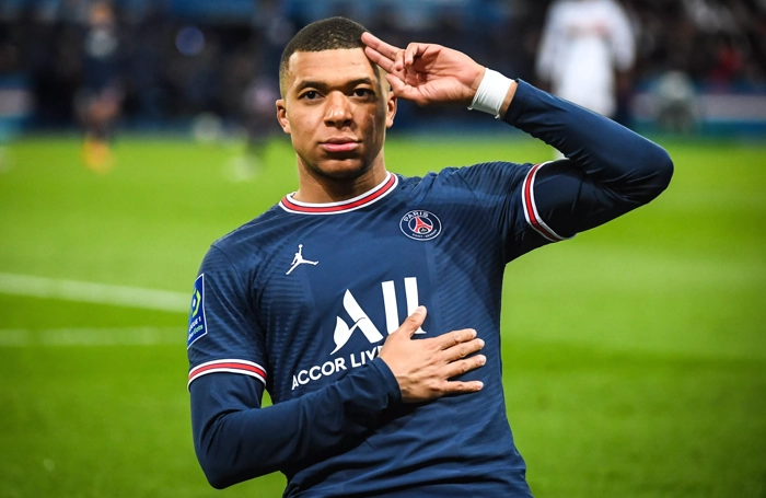 elchiringuitotv's tweet photo. 🤔 @jpedrerol ha soltado la propuesta. ¿Tú qué harías?

🔄RT - 130M€ por Kane
❤️MG - 300M€ por Mbappé

#ChiringuitoMadrid https://t.co/lhoLOBlWnQ