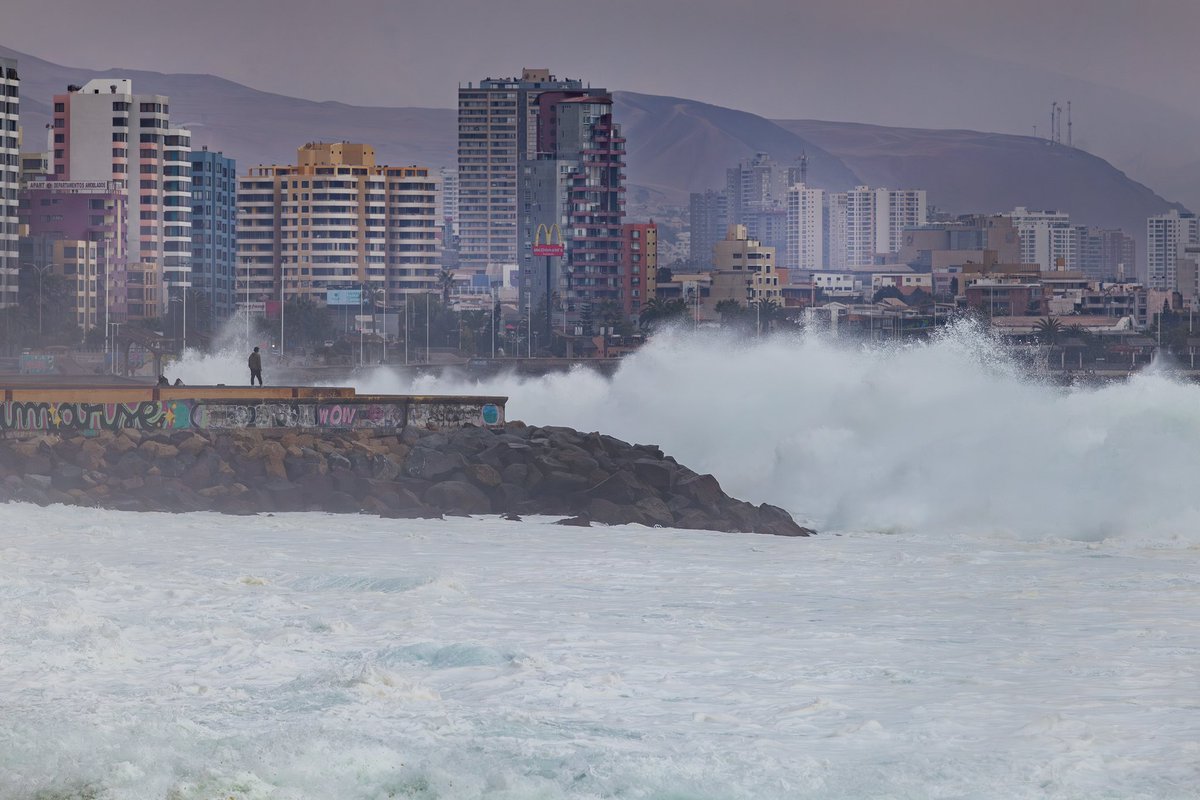 foto_reporte's tweet photo. Marejadas de hoy en Antofagasta …. #Antofagasta #marejadas #canon https://t.co/Pql6XrSK6M