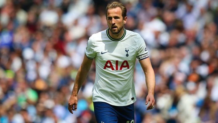 Transfer News: #mufc is planning to push Tottenham Hotspur to sell Harry Kane this summer. However, they are not optimistic about the likelihood of this outcome. Source: @TelegraphDucker, @JBurtTelegraph #HarryKane #TottenhamHotspur #Football #Soccer #TransferNews #SportsUpdate
