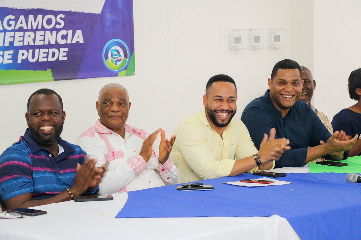 leuddy's tweet photo. Compartiendo con mi hermano @jovannyadames su celebración del día de las madres, excelente actividad! 

@MiltonMorrison 
@BolivarBatista 
@Danvasquez1993 
@SamboisDania 
@rojassantana https://t.co/lrKdGJENSD