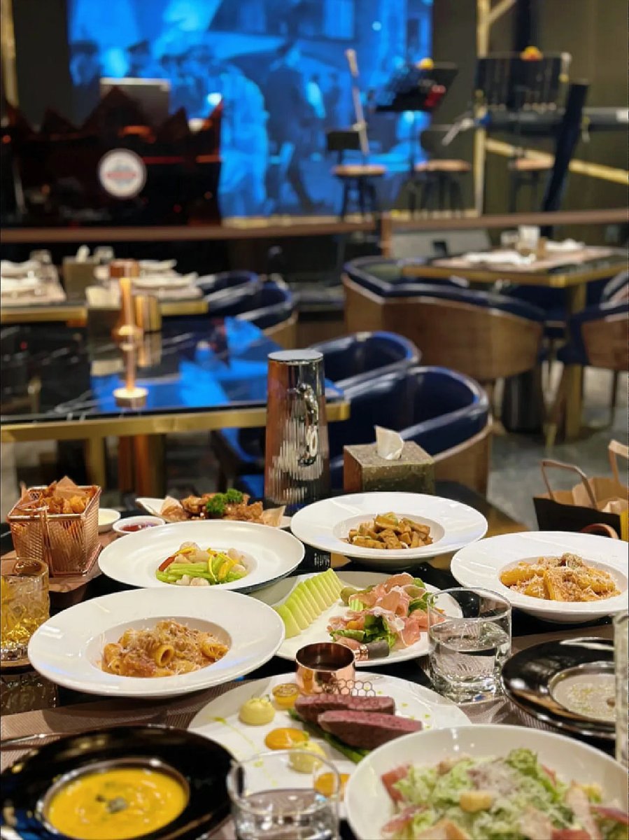 LinLin0716X's tweet image. #weekend I went out for dinner with good friends on the weekend and chose a music western restaurant. May our friendship last forever and have a great weekend.