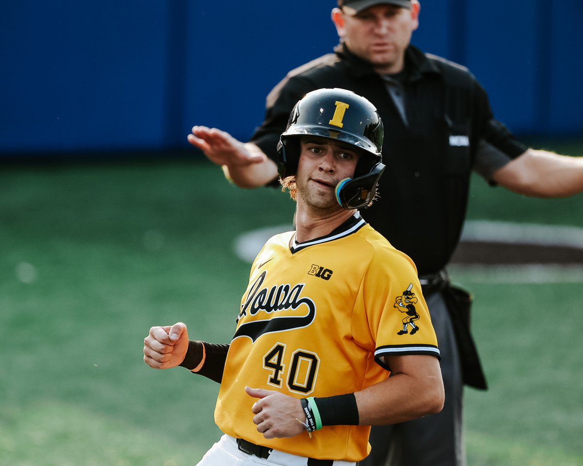 Iowa Baseball on Twitter "𝘏𝘢𝘸𝘬𝘴 𝘢𝘳𝘦 𝘳𝘰𝘭𝘭𝘪𝘯𝘨! An infield single from