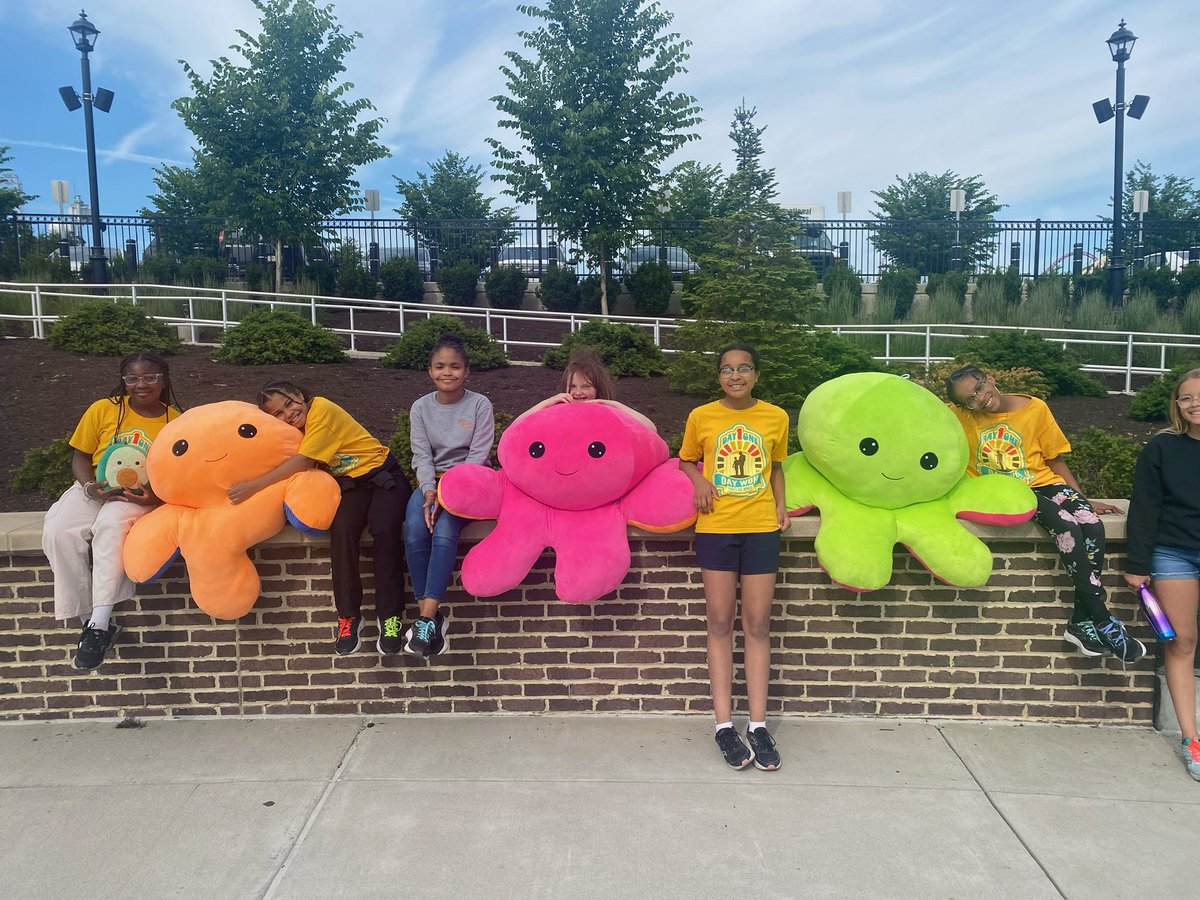 Mhs5th's tweet photo. Last week, we had fun at HersheyPark with our students and staff! 🍫🍫🍫@miltonhershey https://t.co/yqL9Cqz1Ag