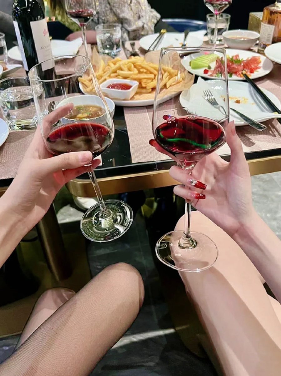 LinLin0716IP's tweet image. #weekend I went out for dinner with good friends on the weekend and chose a music western restaurant. May our friendship last forever and have a great weekend.