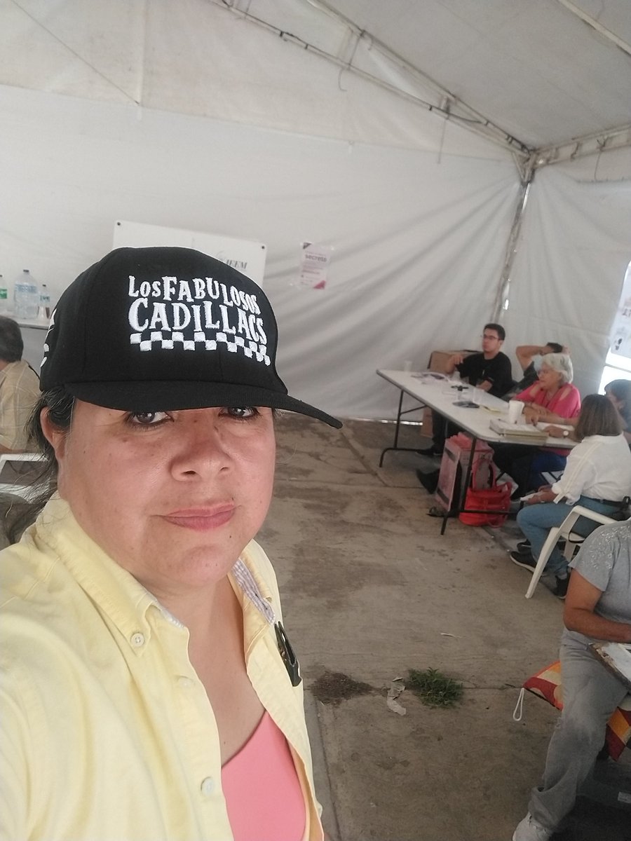shortvero's tweet photo. Apenas llegando del concierto de los  #FabulososCadillacs y ya vote. Espero marcar un cambio para este estado tan dañado por el #PRI #YoConDelfina  #EleccionesEdomex https://t.co/MDHw9qEWZ8