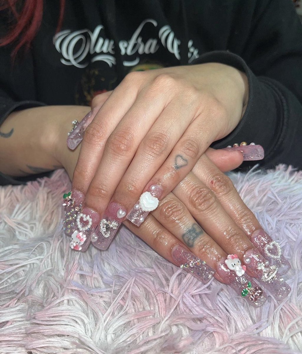 chi11onaaa's tweet photo. Imagine sleeping on my $50 sets before my prices go up next month😴💆🏻‍♀️ DM to book!!!🌟not to mention all booking sessions are 4/20 friendly🌟📍DTLA https://t.co/kIZD0InPTf