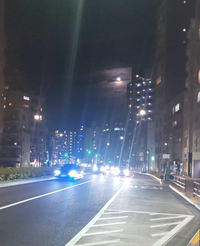 MPenguin69's tweet photo. 夕べの
薄雲から透けるストロベリームーン
#満月 #ストロベリームーン https://t.co/u4g4YwYg0J