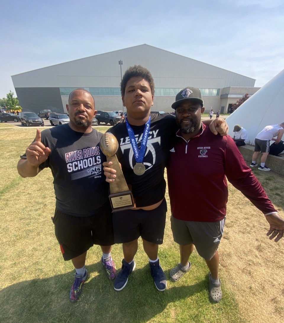 JaylenPitts6's tweet photo. ROUGE WAY OR NO WAY 
Won OL MVP at the @LegacyMI_FBall  linemen league and Me and  @RougeFootball Linemen won the championship #DEUCECOMING #ROUGECOMING https://t.co/P20kxIcuNs