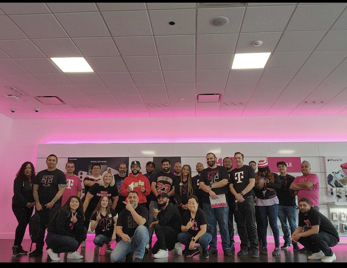 Surrounded by the BEST for the BEST Huddle! What an amazing Huddle with our teams! Thank you <a href="/stacieporosky/">Stacie Porosky</a> and <a href="/Magenta_Eric/">Eric Anderson</a> for joining us and being part of this experience!