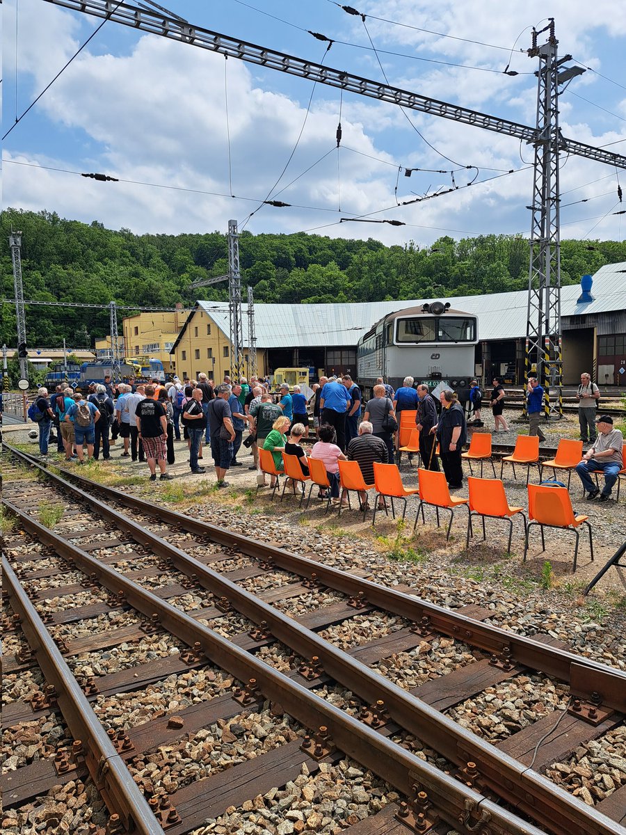vlada_jerabek's tweet photo. Točení důchodců depo Praha Vršovice
2.6.2023
Akce se povedla, počasí vyšlo a tímto bych chtěl poděkovat za pomoc při pořádání této krásné tradice https://t.co/OhBZ2UB87O