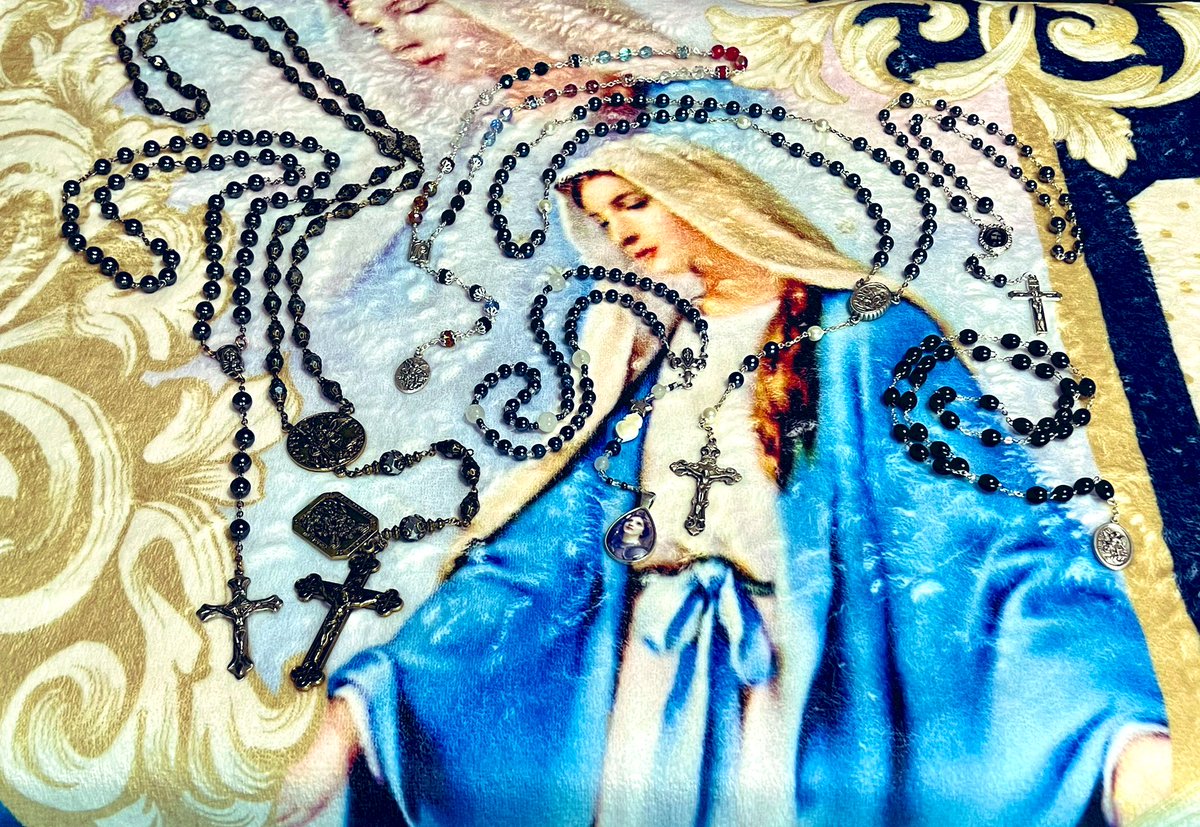 StJoanofArcJC's tweet photo. A true weapon of choice!
#CatholicTwitter #Rosary #CatholicTheologyStudent #CatholicSpace #ChurchMilitant #CatholicPrayerCorner #PrayerCorner #FamilyAltar #CatholicChurch #Catholics #Catholicism #CatholicLife #CatholicFaith #CatholicInfluencer #CatholicSaints https://t.co/I7QmxiKh7q
