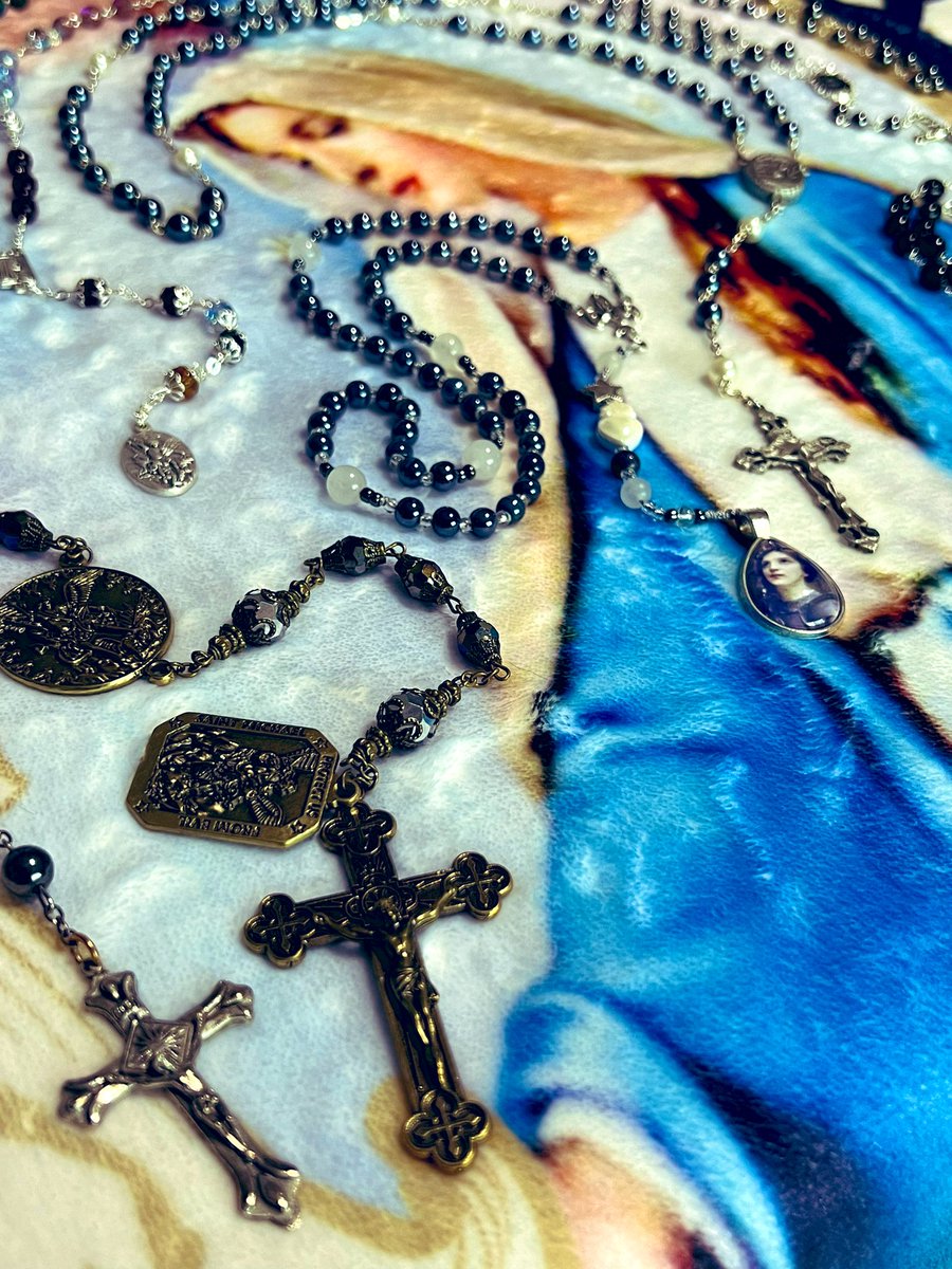 StJoanofArcJC's tweet photo. A true weapon of choice!
#CatholicTwitter #Rosary #CatholicTheologyStudent #CatholicSpace #ChurchMilitant #CatholicPrayerCorner #PrayerCorner #FamilyAltar #CatholicChurch #Catholics #Catholicism #CatholicLife #CatholicFaith #CatholicInfluencer #CatholicSaints https://t.co/I7QmxiKh7q