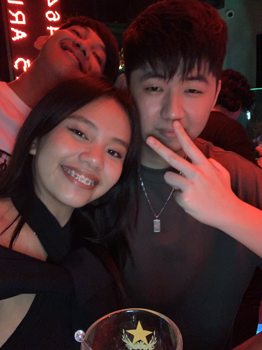 ashyyabo's tweet photo. Not to compete with @pichapen but Im @yellowpantherx ’s  2nd biggest fan LOL 🤪🤭

Thank you @blockchainspc for having us 🫶🏼🥂

#blockchainspc #cryptopia #CreatorCircle https://t.co/a0a0sory1R