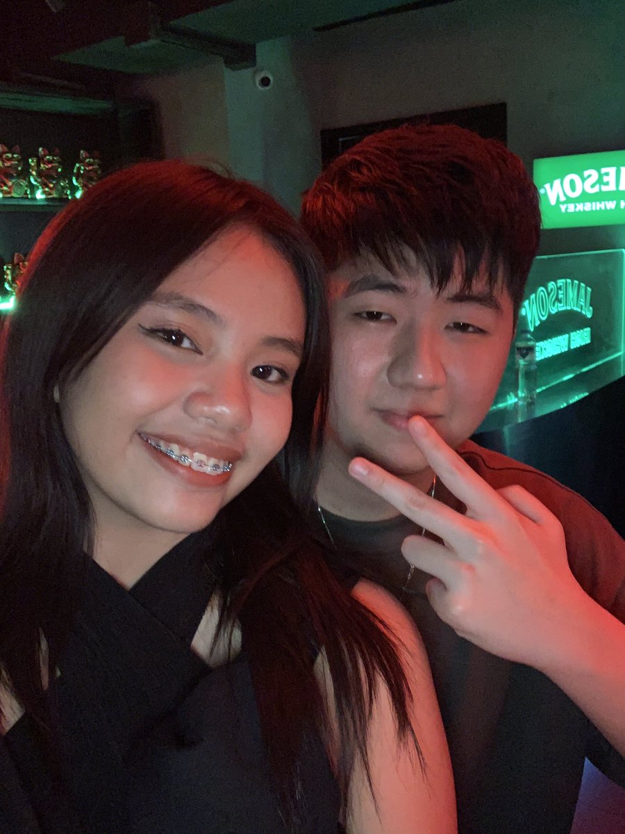 ashyyabo's tweet photo. Not to compete with @pichapen but Im @yellowpantherx ’s  2nd biggest fan LOL 🤪🤭

Thank you @blockchainspc for having us 🫶🏼🥂

#blockchainspc #cryptopia #CreatorCircle https://t.co/a0a0sory1R