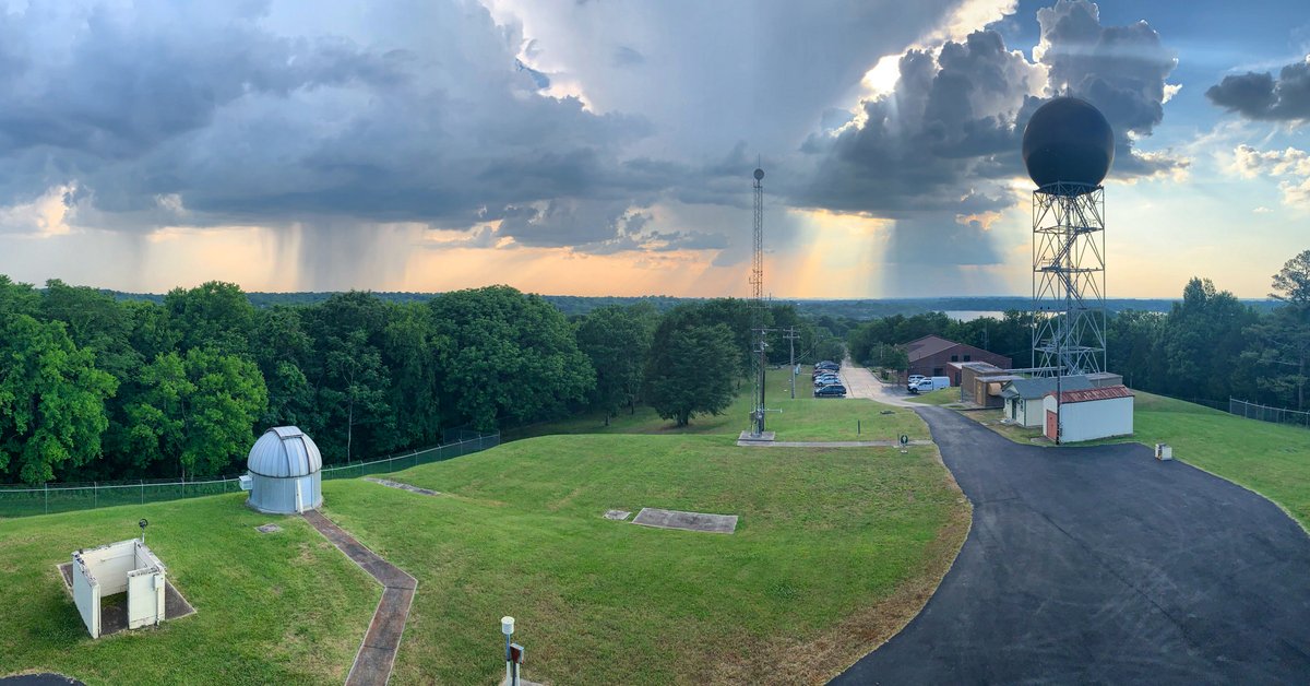 Our lead forecaster Scott Unger took this awesome photo of all the pop up thunderstorms around #Nashville today!