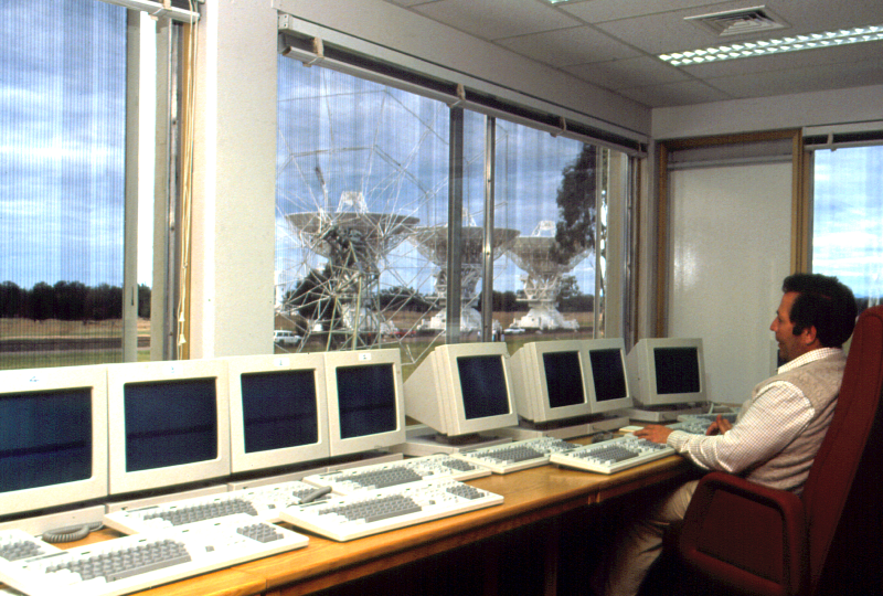 CSIRO_ATNF's tweet photo. #ATNFflashbackFriday 1988 The #ATCA control room on Gomeroi Country. These days, most of the observing and data collection is done remotely, and ATCA remains on the cutting edge of radio astronomy. More here: https://t.co/txARS21imN https://t.co/qZXTsWmMrE