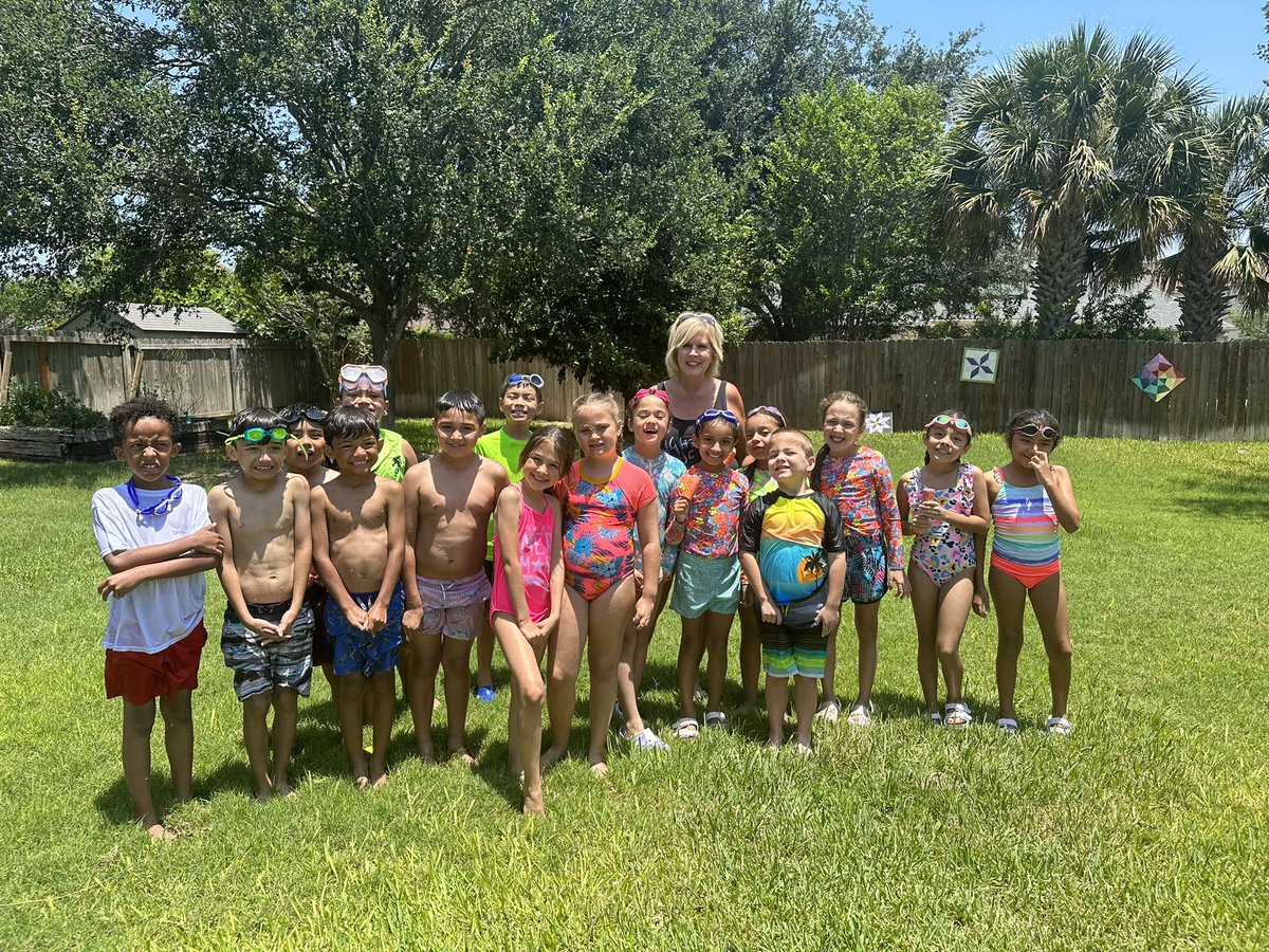 leannekodabeau's tweet photo. So good to see my kiddos yesterday!   Have a great summer! @Rockets120 #welovesummer https://t.co/07PBbAtHT4