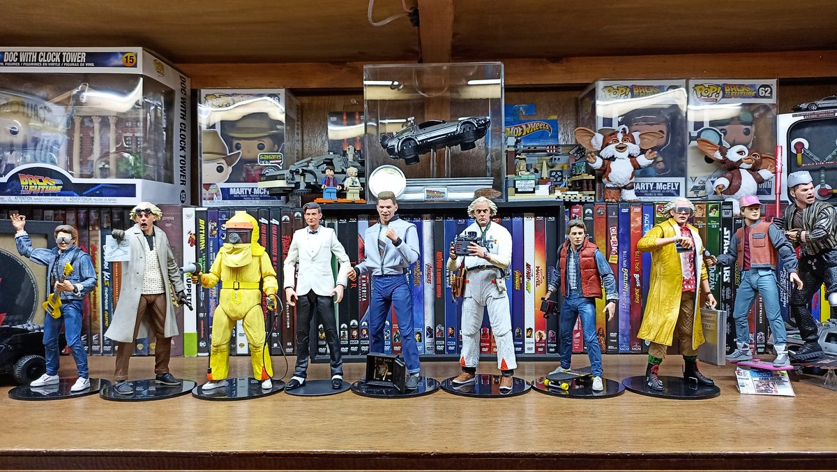 ScottGarza1's tweet photo. Made a custom @BacktotheFuture George McFly figure to go with my @NECA_TOYS display!!! 
Sculpt by MecaToys Custom
3D print by Mars_3DP
Painted by me ✨ https://t.co/cZKNRiRvkj