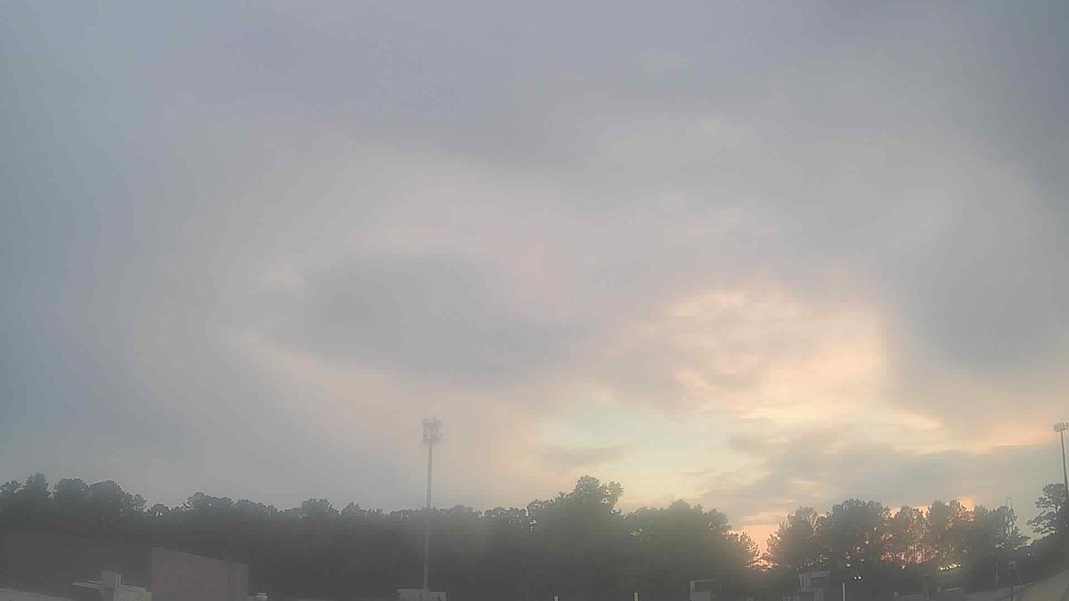 MabryMSWxSTEM's tweet photo. Mabry Middle School at sunset and it's 71.7 F. https://t.co/d1eB9TO5lM
