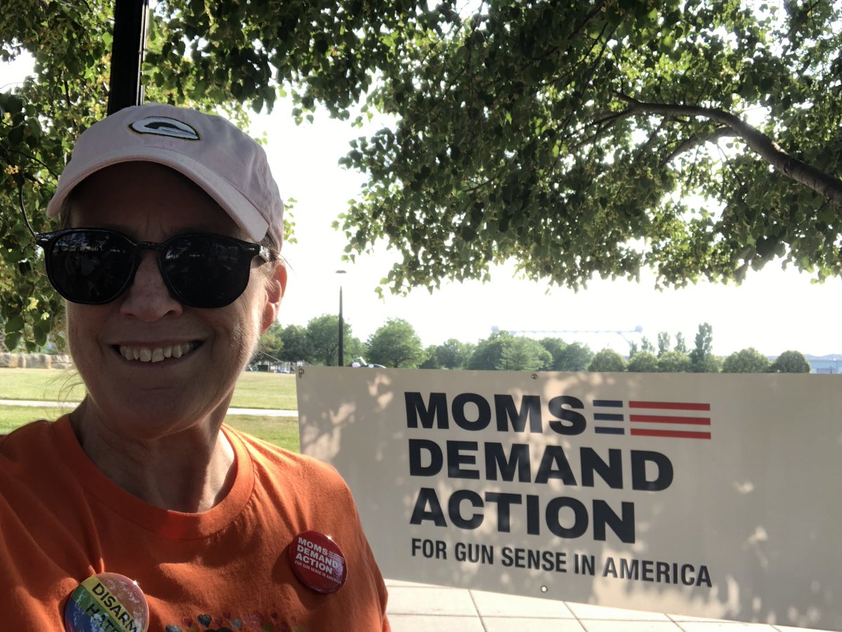 @MomsDemand Proud to #WearOrange in KC! #StopGunViolence #Fedup #BanAssaultWeapons #BeSMART