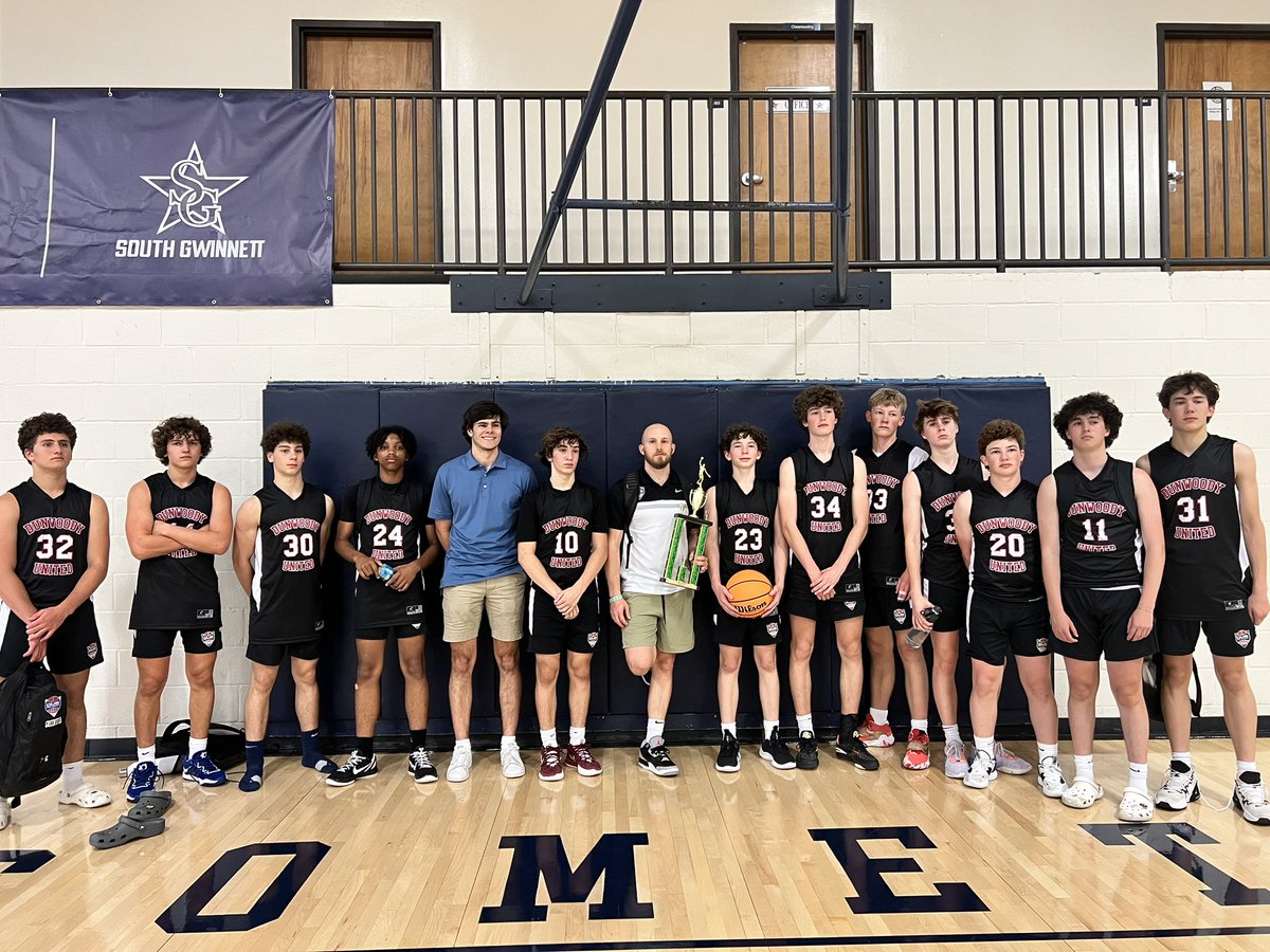 Strong finish to the season for the DUB Squad 😤 Our four teams went 13-4 at <a href="/GaTarheelSport/">James Shaw</a> with DUB2025 &amp; DUB2027 winning the ship 🏆🏆 and DUB2026 losing a close championship game