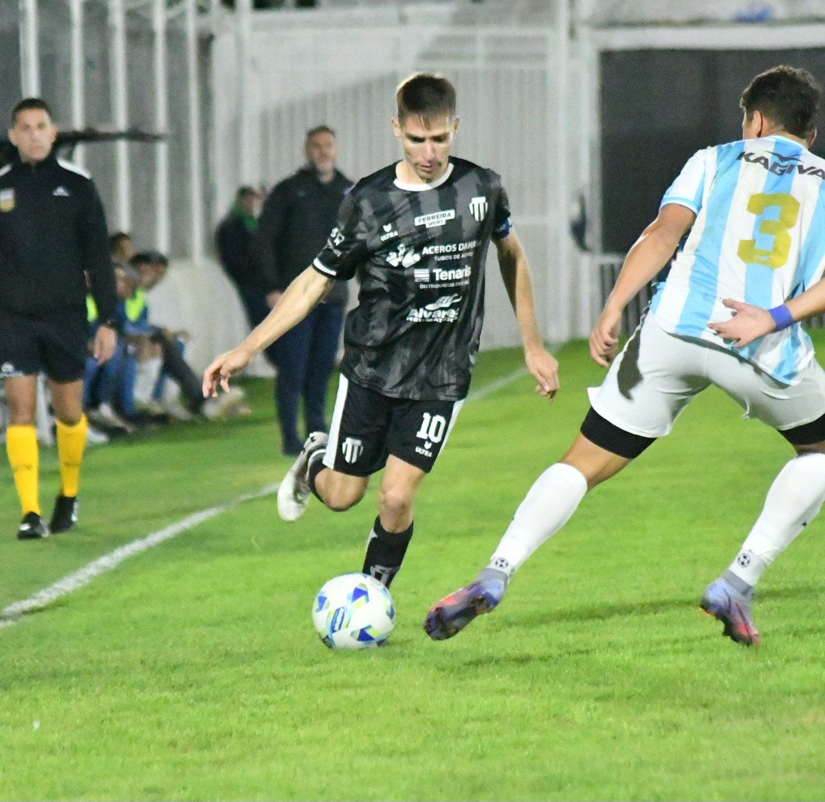 🇦🇷#FederalA. ¡Se llevó los puntos de Bahía Blanca!

El Albiceleste venció por la mínima al Chivo y ahora el descenso en la zona 1 está que arde.

LINIERS (Bahía Blanca) 0 - SOL DE MAYO (Viedma) 1

📷 Foto: <a href="/CALiniers/">Club A. Liniers</a>.

LINK DE LA NOTA👇
ascensodelinterior.com.ar/noticias/31669…