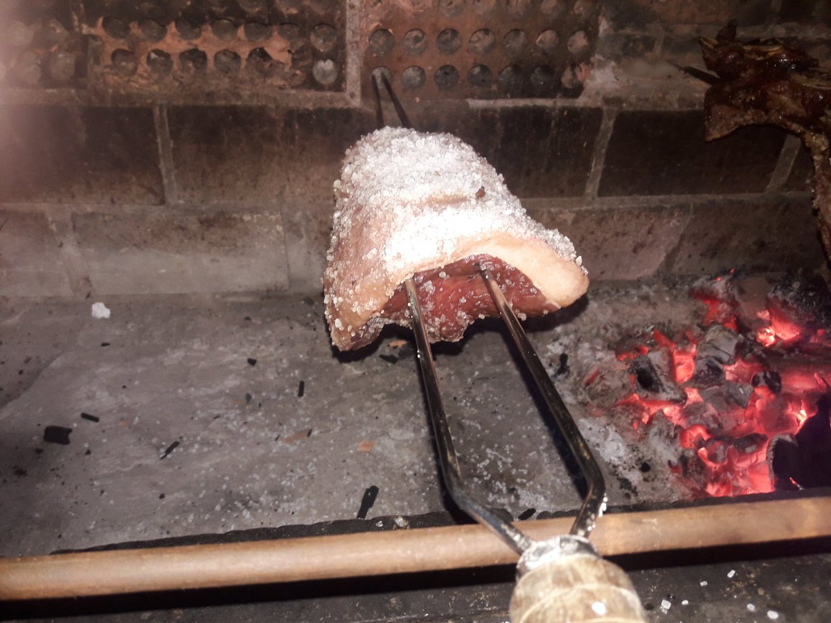 PeixotoRavel's tweet photo. Churrasco de leve na minha mãe domingo maravilhoso https://t.co/dUh0enzuiu