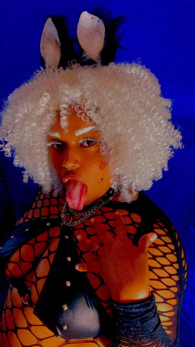 Jewel_kitten's tweet photo. Suck my cockyness lick my persuasion 🥴💖🍭 https://t.co/vesPVtDijU