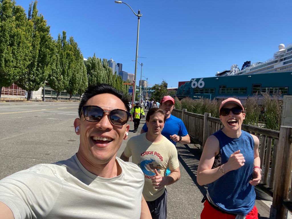 @CleClinicMD #fellows and #staff taking a quick break from #ASCRS23 to enjoy a run through beautiful Seattle @ASCRS_1 @DrTruMD @ScottRSteeleMD