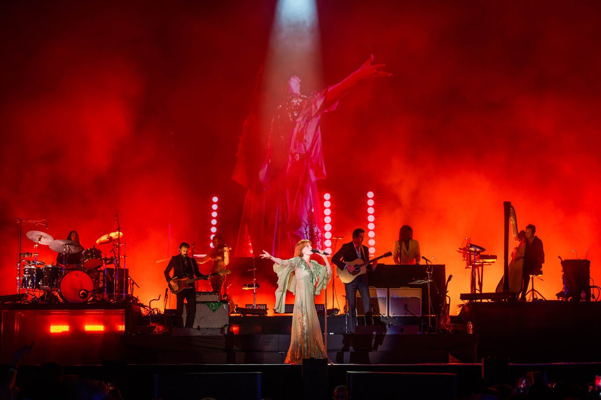 A <a href="/florencemachine/">Florence + the Machine</a> fez todo mundo se emocionar e dançar muitooo. Foi lindo do começo ao fim, e não tinha jeito melhor de encerrar!

#MITA #MusicIsTheAnswer