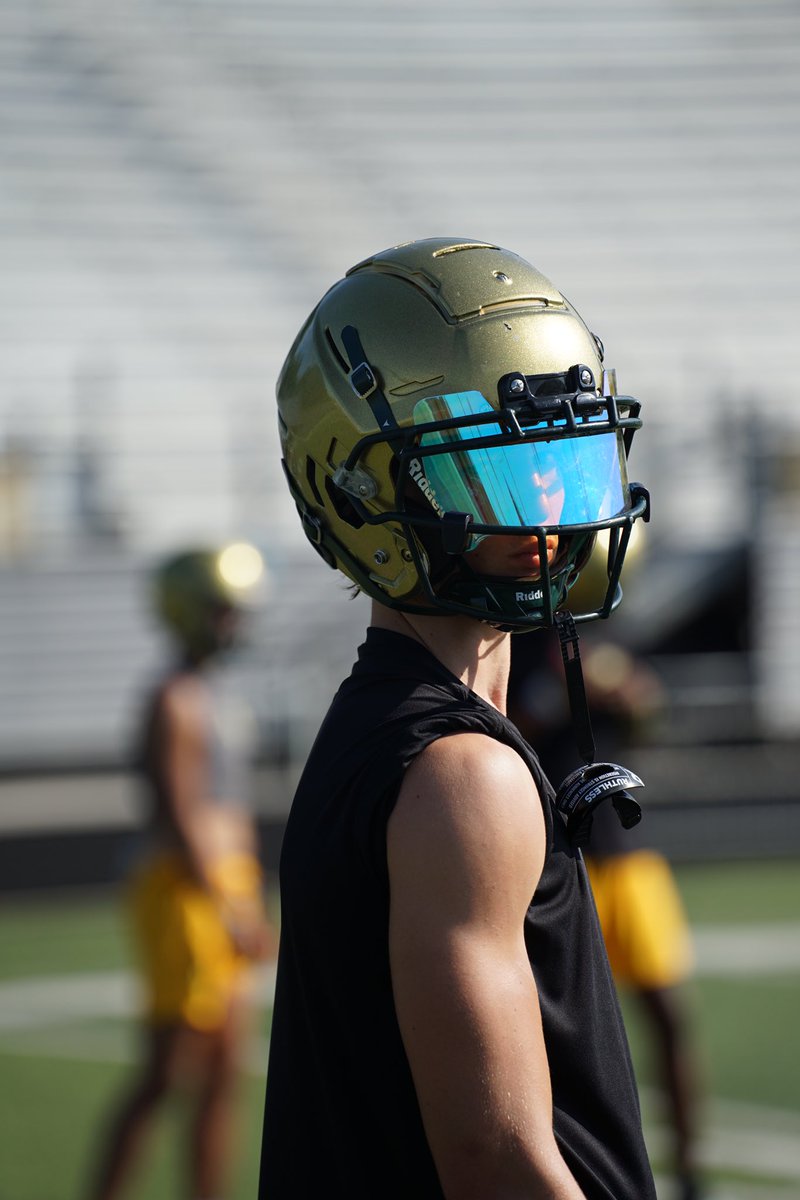 KCIrishFootball's tweet image. We can’t wait to get back to work in the morning! Go Irish ☘️