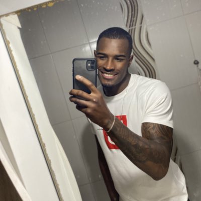 gcmenezees_'s tweet photo. #NovaFotoDePerfil https://t.co/ZxVyKWQEgU