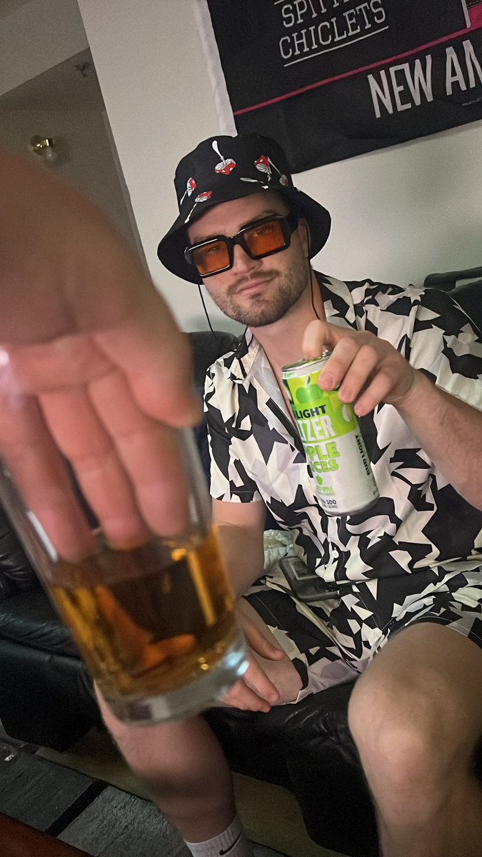 Tapped in for <a href="/SevenLionsMusic/">Seven Lions</a> <a href="/PokerPerry1/">Poker Perry</a> <a href="/ColeMahonDog/">Cole Mahoney</a>