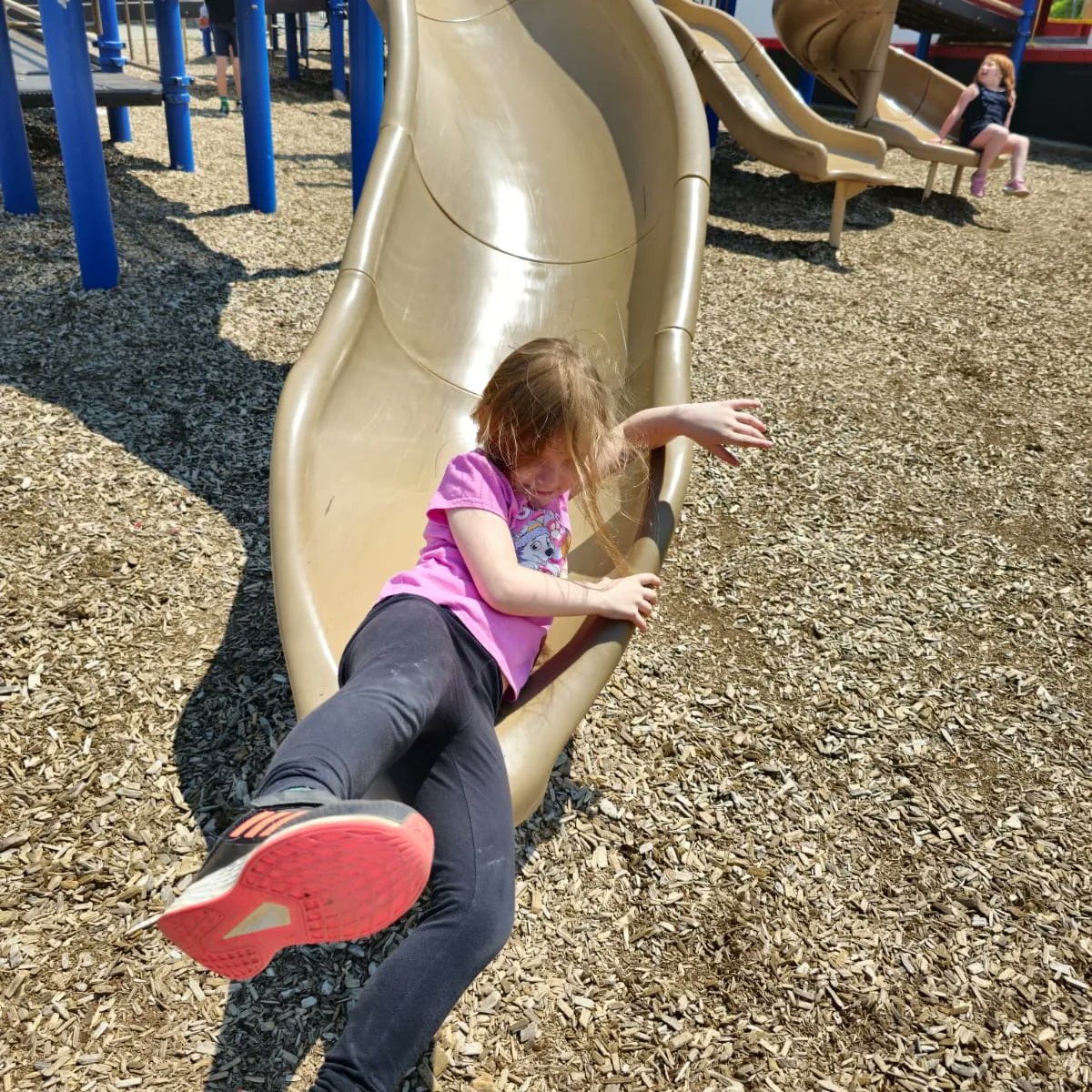 A little #SundayFunday with the family and #kickingitoldschool on a pair of rollerskates