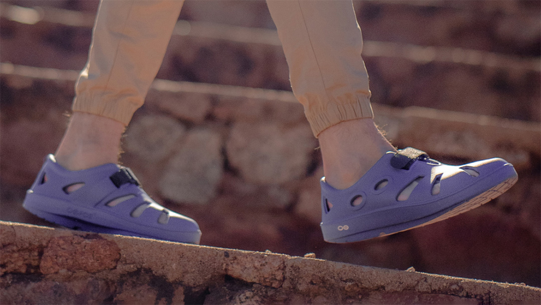 oofos's tweet photo. “The #OOcandoo is my newest and now favorite pair of OOFOS! They are perfect for post-hike trips or just everyday wear.” - Brian
#RecoverySandals #Hiking #AdventureShoes #feeltheOO https://t.co/Naz4SrAZNe