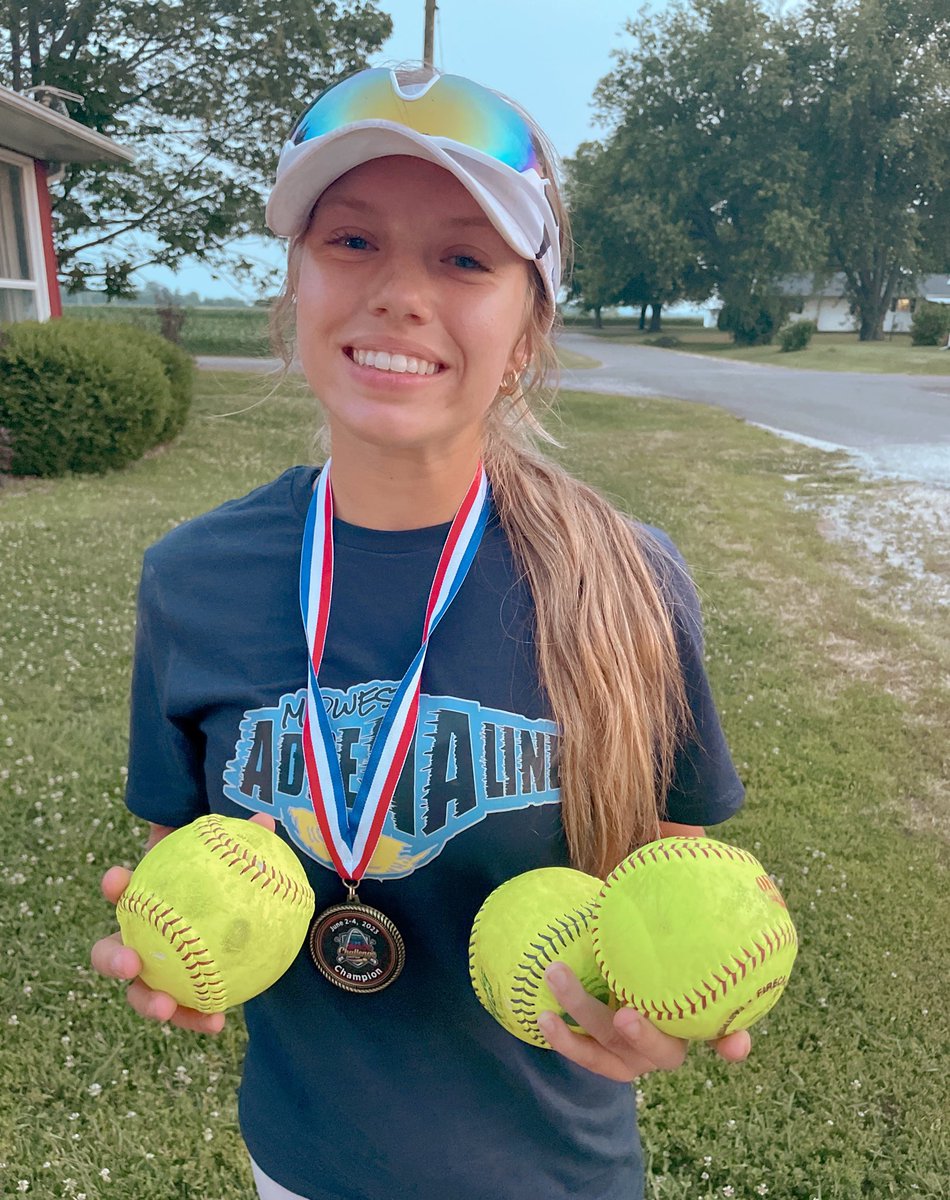 AvaWombles2025's tweet image. I had a great time subbing with Midwest Adrenaline 18u this weekend! I hit three homeruns and we placed first. I am also three homeruns away from hitting my 50th of my career! @IL_Firecrackers @CoachDustinFC @DPaulson16 @CoachFerrill @CoachJenSewell @CoachConnoyer @kcerv2828