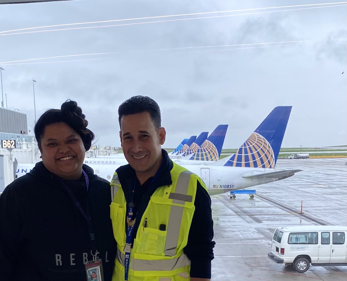 UGE MOD ⁦@John30936720⁩ with Dispatcher Gras- even getting drenched with torrential downpours 🌧️ ☔️ today can’t keep the smiles 😃 away! ✈️ #UGEDENPROUD ⁦@UGESocial⁩