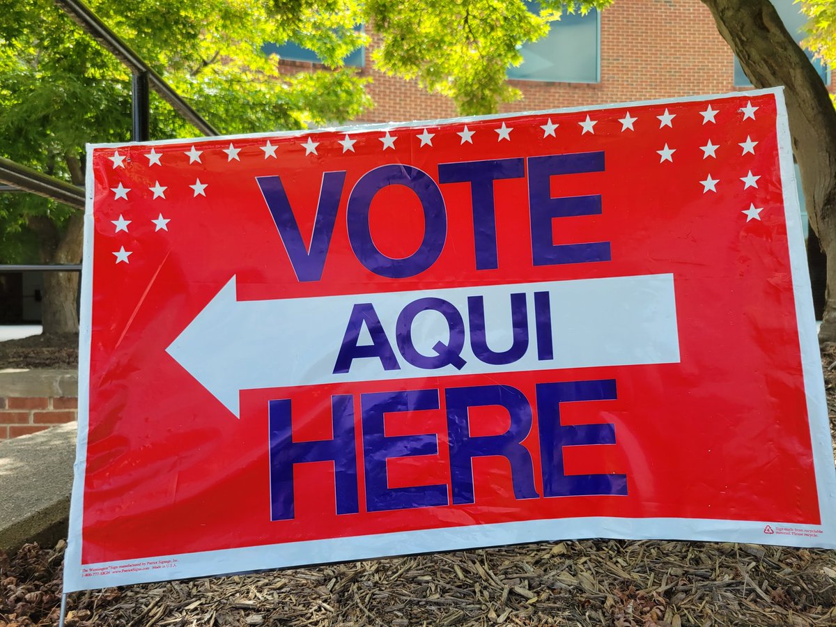 IvaniaCastill17's tweet photo. Today I went out to #VoteEarly for a great leader of our Latino Community an example to follow my #Vote📮📬📥🗳 was for my dear friend and sister @HalaAyala FOR #STATE_SENATE FOR THE NEW 33RD DISTRICT OF STATE OF #VIRGINIA. https://t.co/C6GsHi3FEt