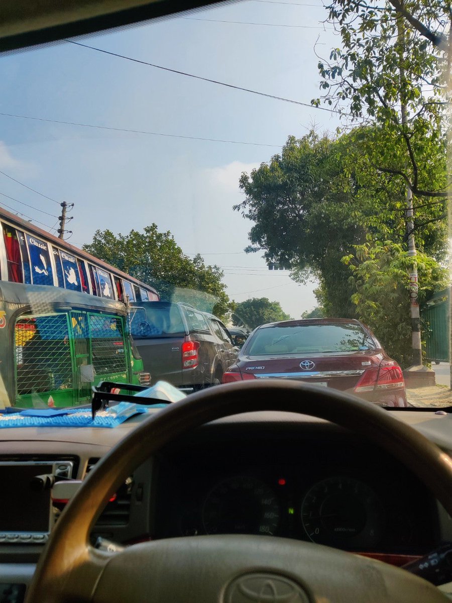 Atif_Safi's tweet photo. Morning rush hour cuz started 10 mins late (@ Tibet Mor in Dhaka) https://t.co/aNI9beziLn https://t.co/Fj9AiS4NLQ