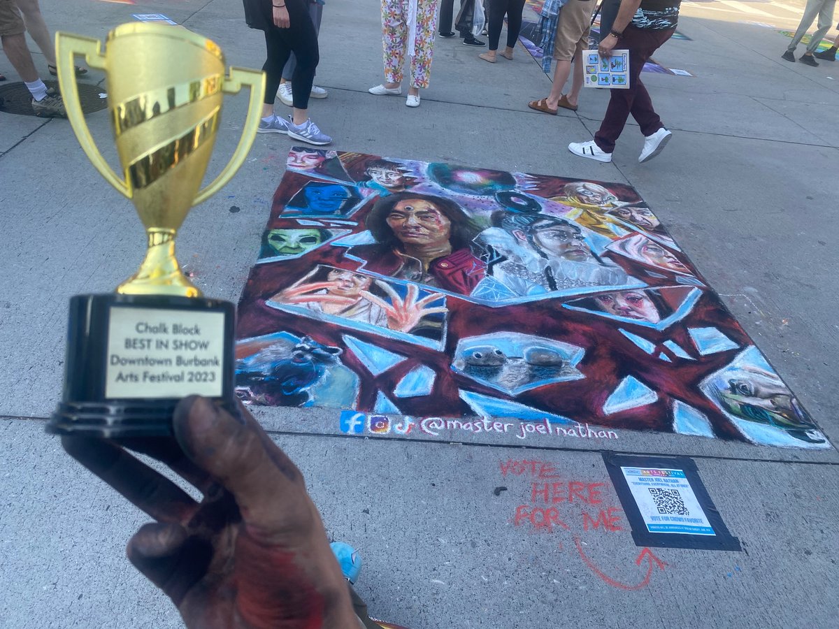 MasterJNathan's tweet image. The EEAAO cast and crew won the Oscars, but my sidewalk chalk won Best in Show in Hollywood!!! 🥇

#chalkart #sidewalkchalk #EverythingEverywhereAllAtOnce #EEAAO