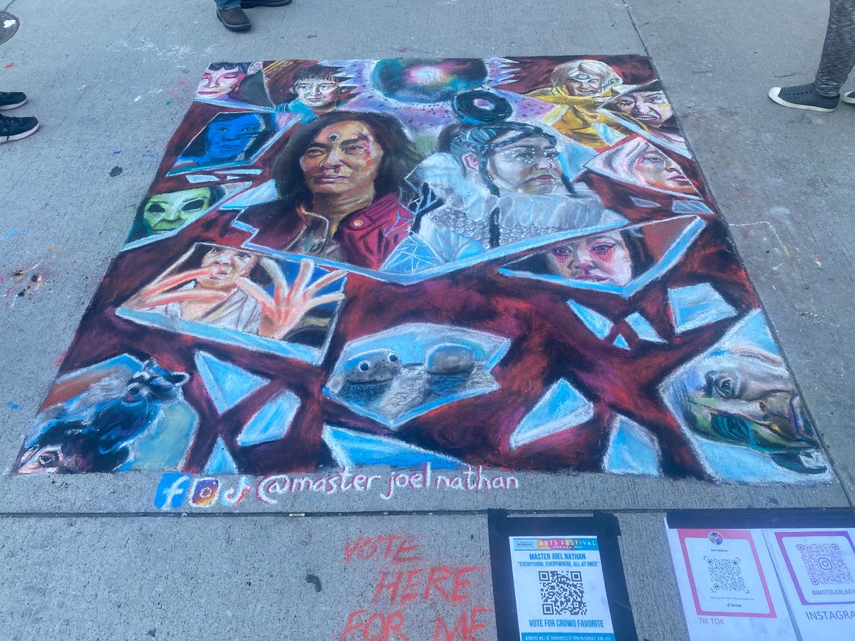 MasterJNathan's tweet image. The EEAAO cast and crew won the Oscars, but my sidewalk chalk won Best in Show in Hollywood!!! 🥇

#chalkart #sidewalkchalk #EverythingEverywhereAllAtOnce #EEAAO
