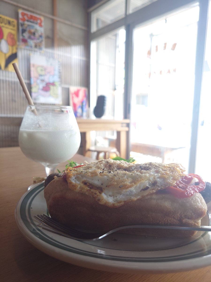 taisyouyocchi's tweet photo. 週末2日とも、サポ友さんとランチ😋🍴💕

 #Onehandstand  さんの   #ホットドッグ

 #道 さんの  大きな  #だし巻き玉子 の乗った定食

どちらも美味しかった😋

おしゃべりが楽しいと、食事は更に美味しくなりますね🥰🥰🥰

ご一緒してくださった皆さん、ありがとうございました！ https://t.co/N0OD7vx2Md